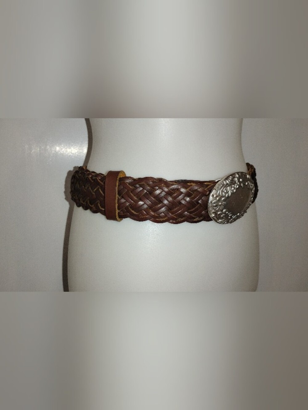 FLORAL RING SILVER BUCKLE WOVEN LEATHER BELT